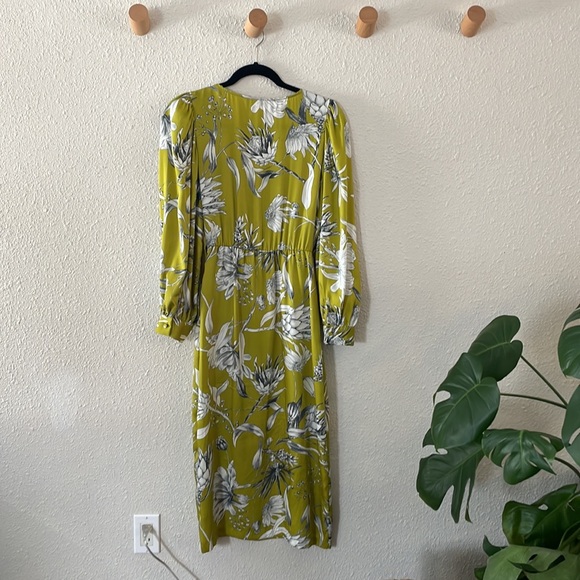 Chartreuse print midi dress with button detailing. Cinch waist, deep V & slit - Picture 9 of 10